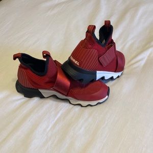 Sorel size 7.5 Velcro closure tennis shoes